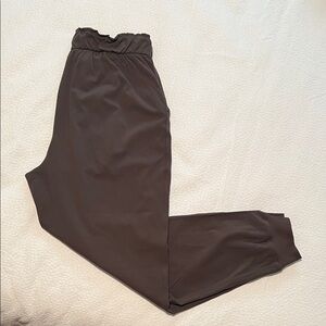 lululemon athletica 6 short Dark Green Jogger